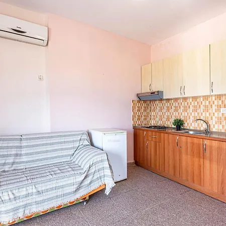 Radhima 16 - Two Bedroom Apt, Sea View *