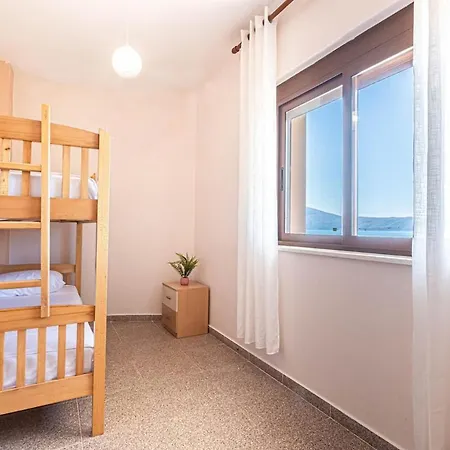 Apartman Radhima 16 - Two Bedroom Apt, Sea View *